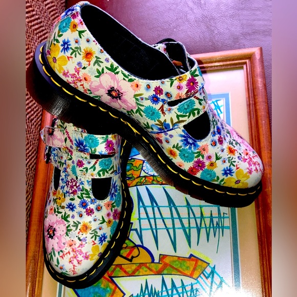 NWOT! Dr Marten Mary Jane Shoes. - Picture 6 of 14